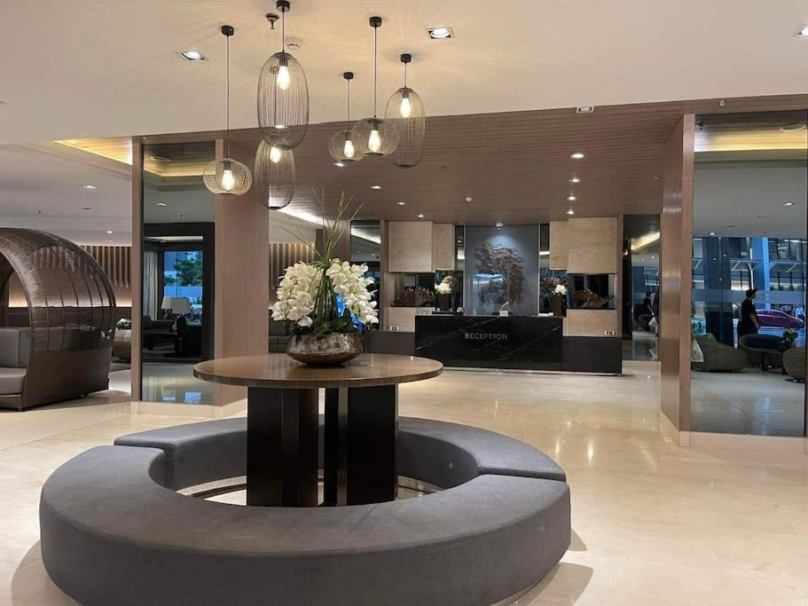 Shore 1 & 3 Residences Moa 1Br With Balcony By Darpm Manila Dış mekan fotoğraf