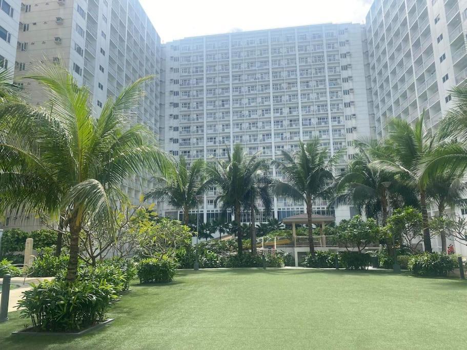 Shore 1 & 3 Residences Moa 1Br With Balcony By Darpm Manila Dış mekan fotoğraf